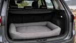 Gemütliches Hundebett für Roadtrips