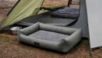 Unterwegs mit Hundebett: Reise & Camping für Hunde